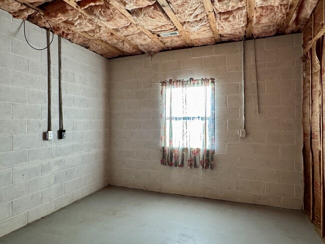 Building Photo - 144 Gigi Ln