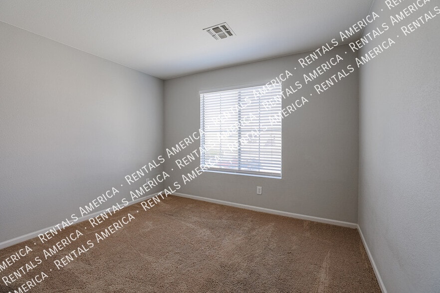 Building Photo - 7441 W Fleetwood Ln