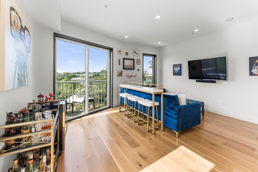 Building Photo - 191 Condor St