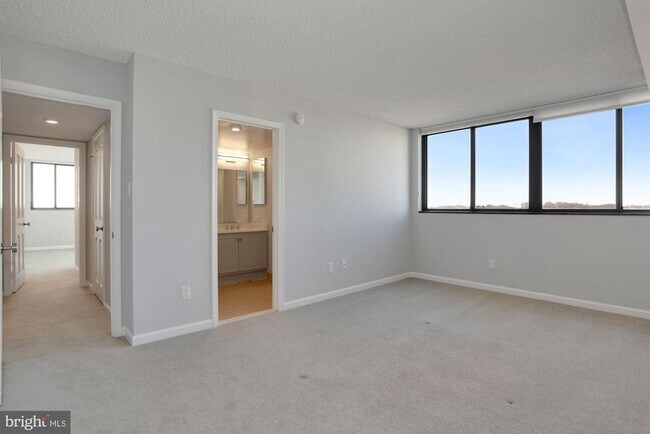 Building Photo - 1101 S Arlington Ridge Rd