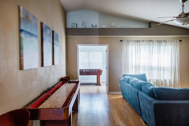 Building Photo - 2026 Catline Cir