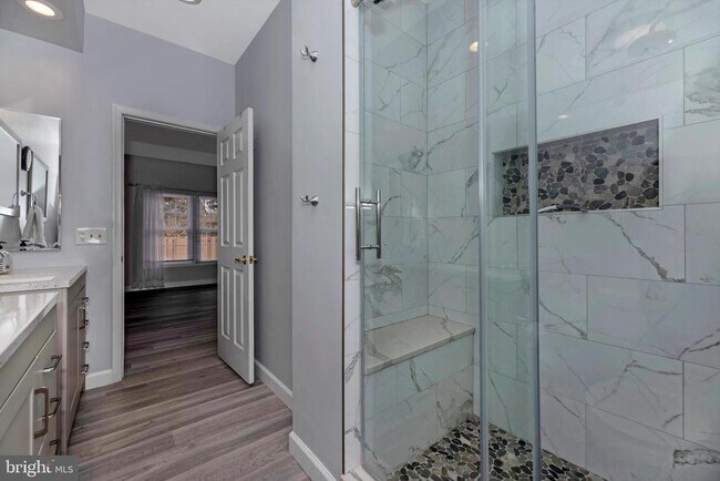 Building Photo - 910 McLendon Dr