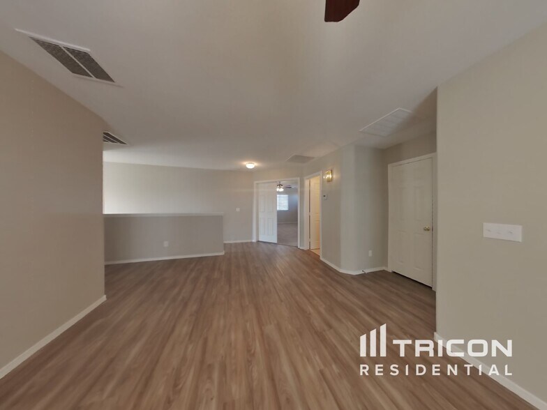 Building Photo - 5871 E Everhart Ln