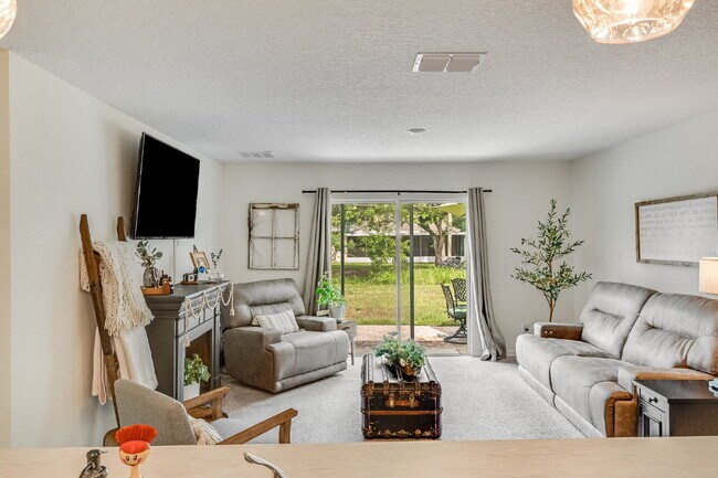 Building Photo - Bright & Spacious 3 Bedroom, 2 Bathroom Home with 2-Car Garage