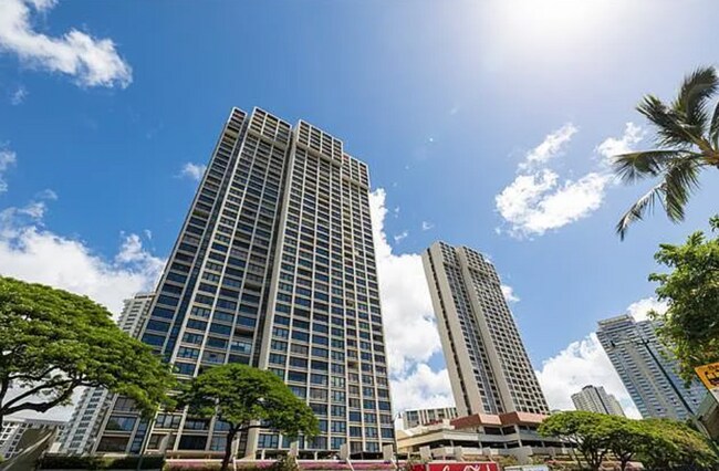 Building Photo - Luxury High-Rise Living with Panoramic Oce...