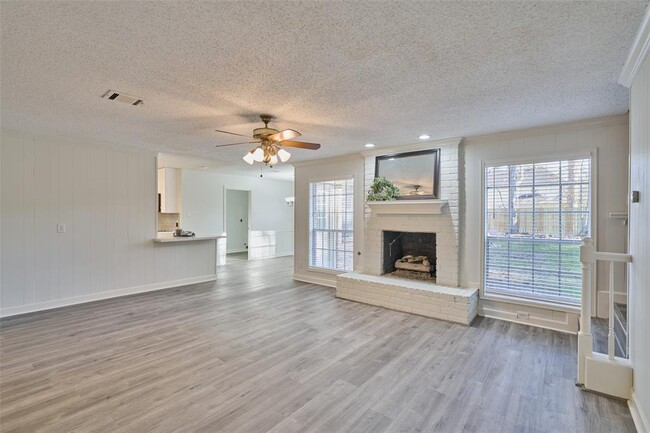 Building Photo - 715 Baltic Ln