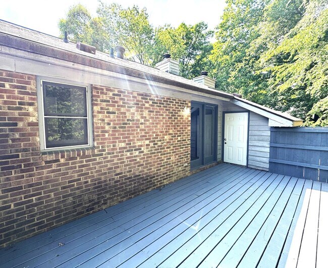 Building Photo - Brockton Dr.-4700