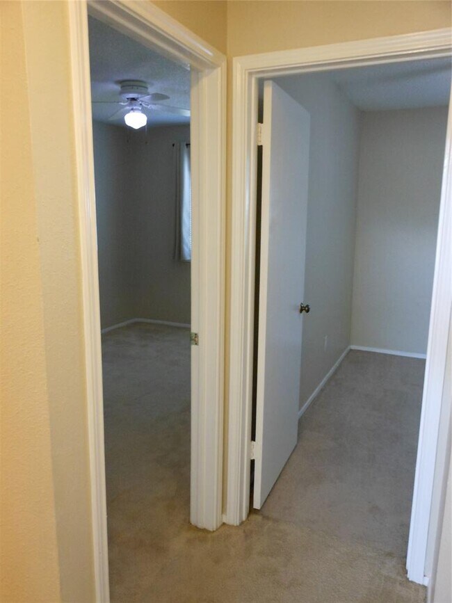 Building Photo - 8402 Siskin Cove
