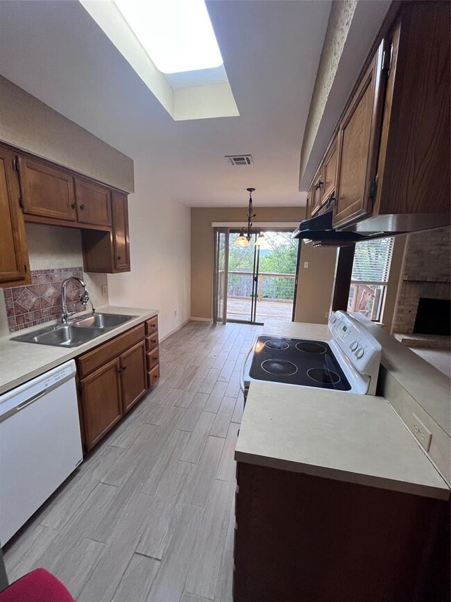 Building Photo - 6490 Hart Ln
