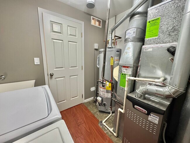 Building Photo - 58 W Briarwood Dr