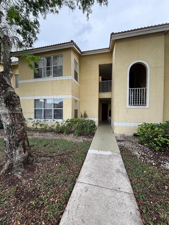 Building Photo - 12620 Vista Isles Dr