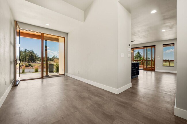Building Photo - 64144 Pioneer Loop