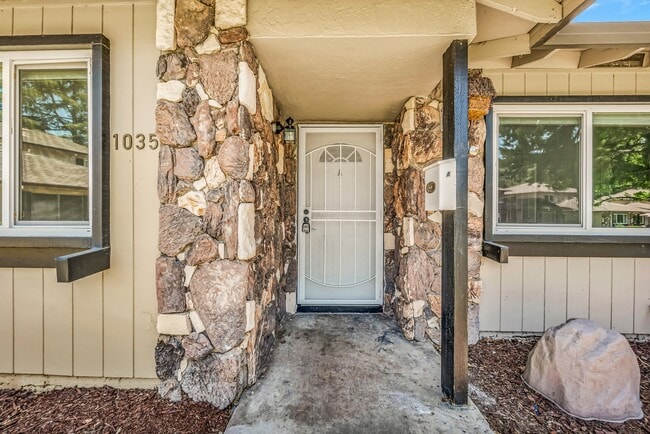 Building Photo - 1035 Mohr Ln