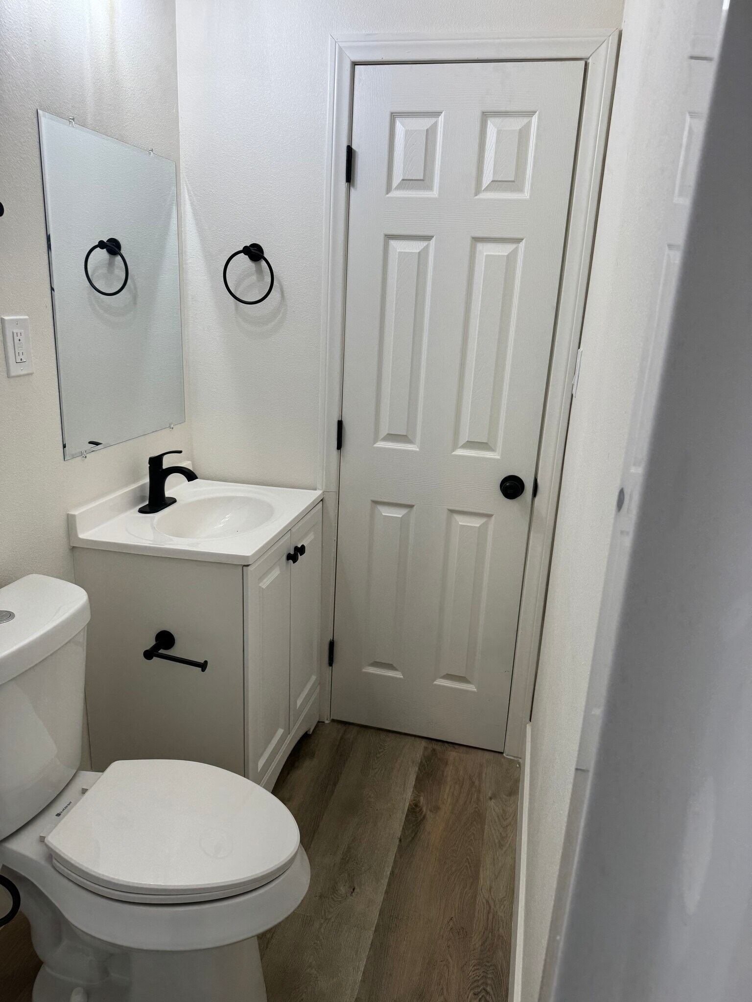 Building Photo - 765 W Lexington Ave