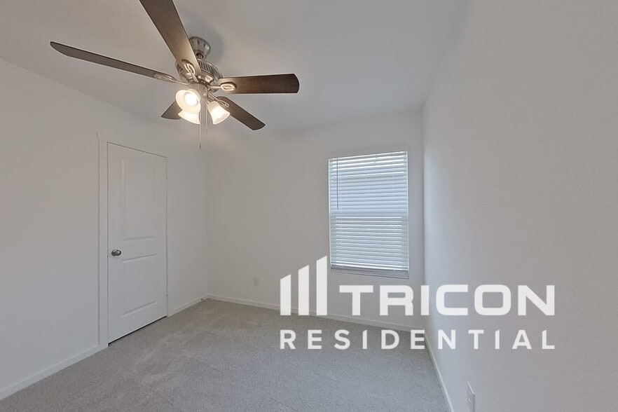 Building Photo - 907 Ponderosa Ln