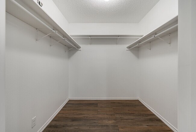 Building Photo - Recently Rehabbed Spacious Two Story in Convenient and Popular Huntington Place