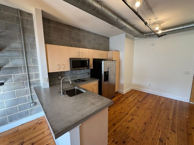 Building Photo - 3205 N Davidson St
