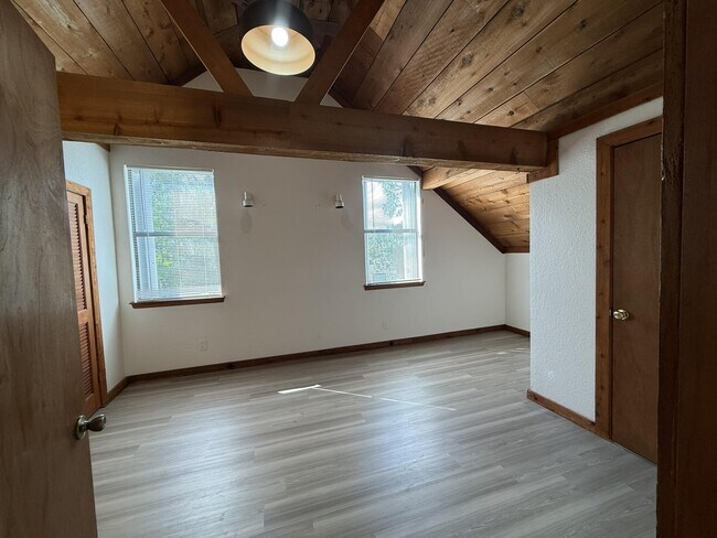 Building Photo - 17503 30th Ln N