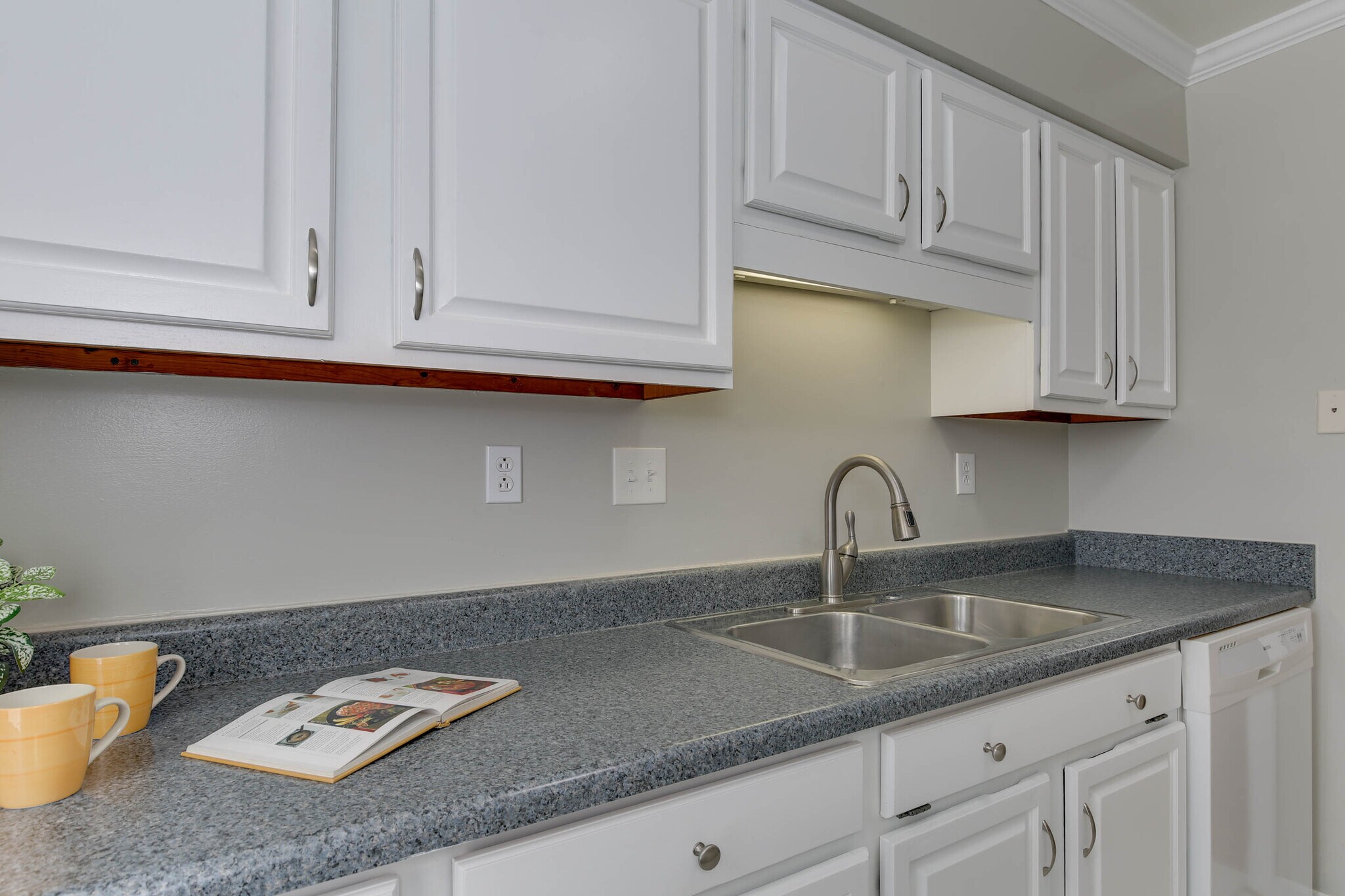 Building Photo - 425 Rennie Ct