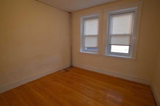 Building Photo - 15 Lynde St