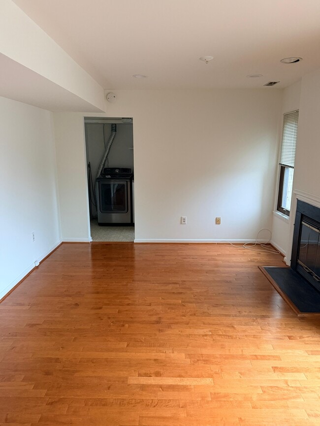 Building Photo - 6319 Raritan Ct