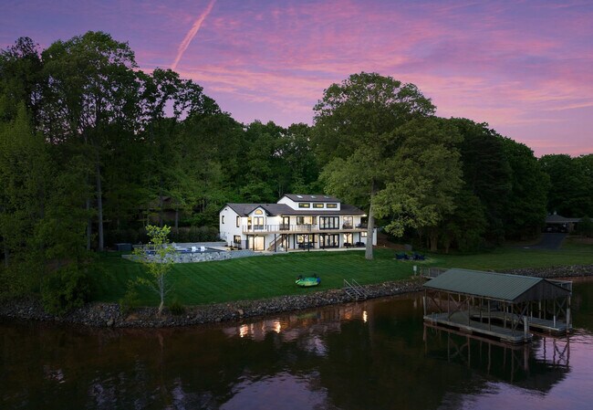 Building Photo - 3837 Fox Run