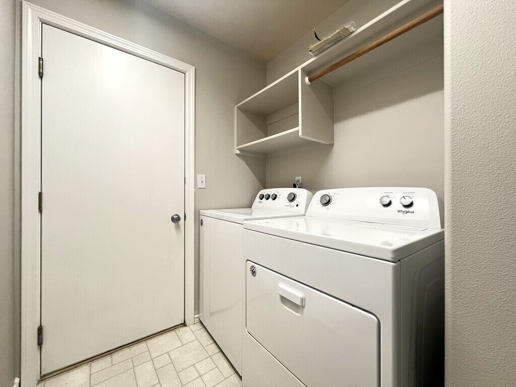 Building Photo - 4160 E Carnation Ct