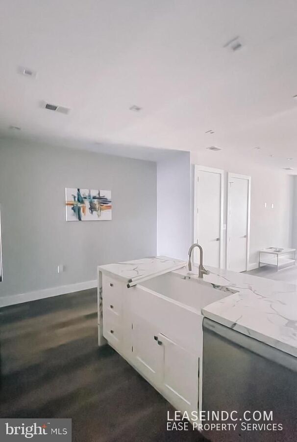 Building Photo - 1264 Holbrook Terrace NE