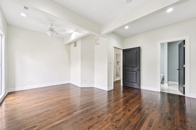 Building Photo - 6547 S Langley Ave
