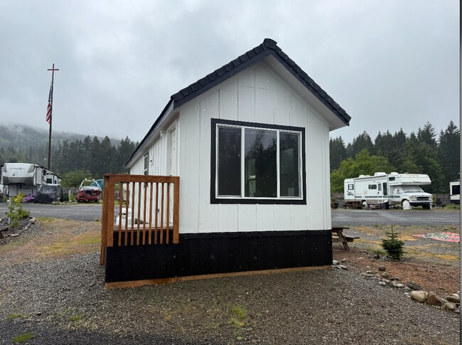 Primary Photo - Island View Rv LLC