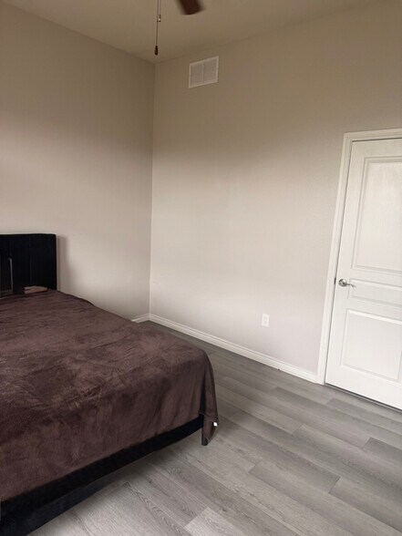 Building Photo - 528 Refugio St