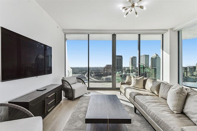 Building Photo - 1000 Water St