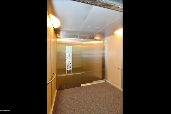 Building Photo - 46 Channel Dr