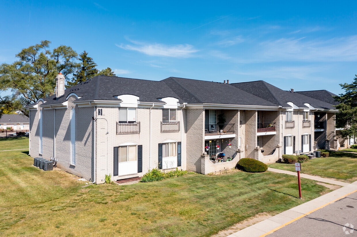 image.title Coach House Apartments