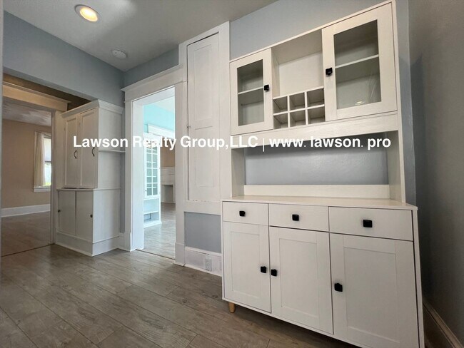 Building Photo - Charming Grandin Court House with Detached Garage and In Law Suite