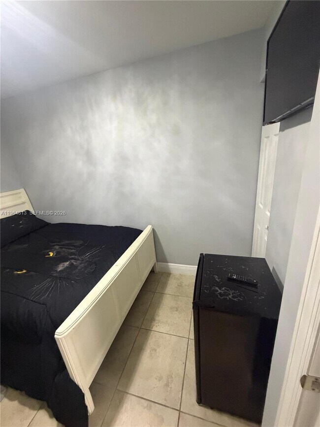 Building Photo - 1955 NW 5th Pl