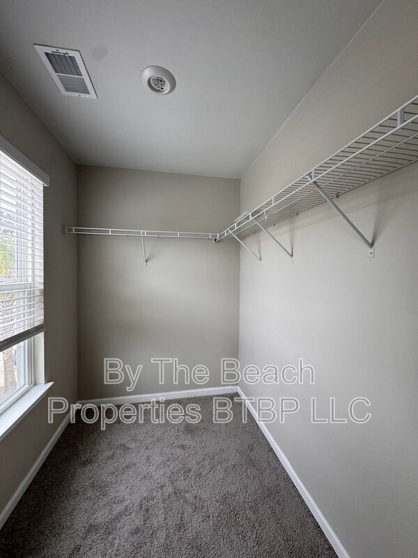 Building Photo - 194 Spencer Cir