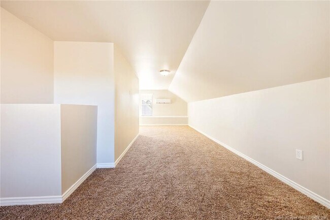 Building Photo - 136 Loch Ln