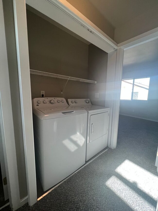 Building Photo - 2 Bed/2.5 Bath Unit Convenient to Old Mill - Doanna Way