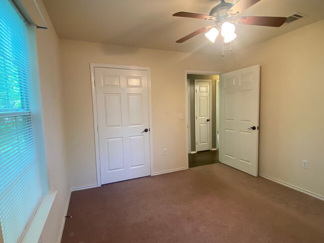 Building Photo - COZY 3 BEDROOM, BELTON ISD