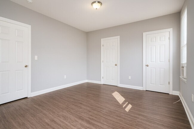 Building Photo - 210 Horton St