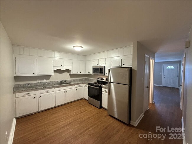 Building Photo - 409 Hawley Ave