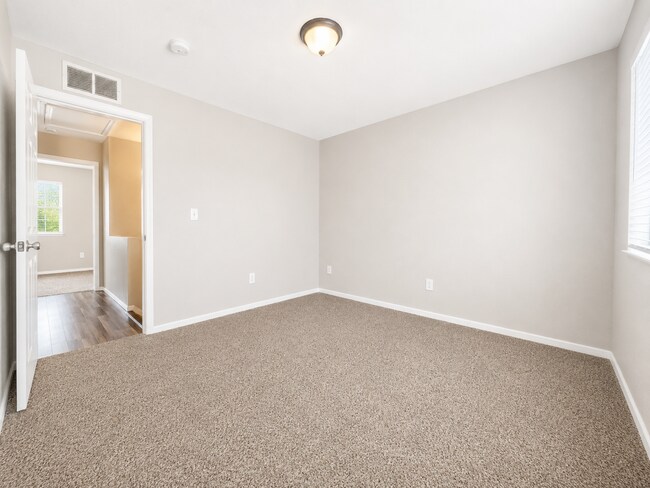 Building Photo - 803 S Logan Ave