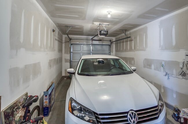 Building Photo - 8 Chambers Garden Dr