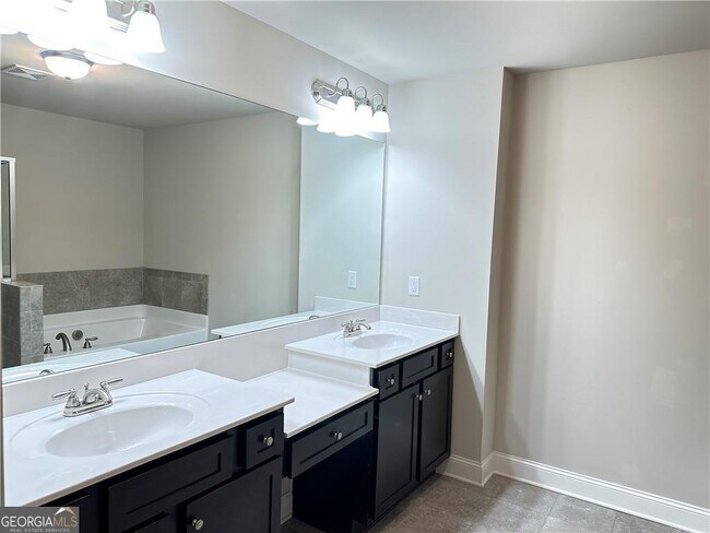 Building Photo - 2045 Wheylon Dr
