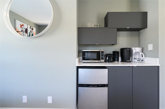 Building Photo - 1020 N Victoria Park Rd