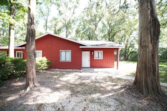 Primary Photo - 2 bed / 1 bath Townhome on Tharpe