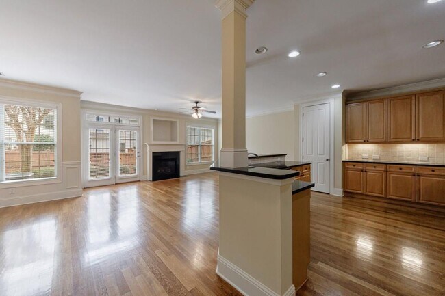 Building Photo - 10293 Midway Ave