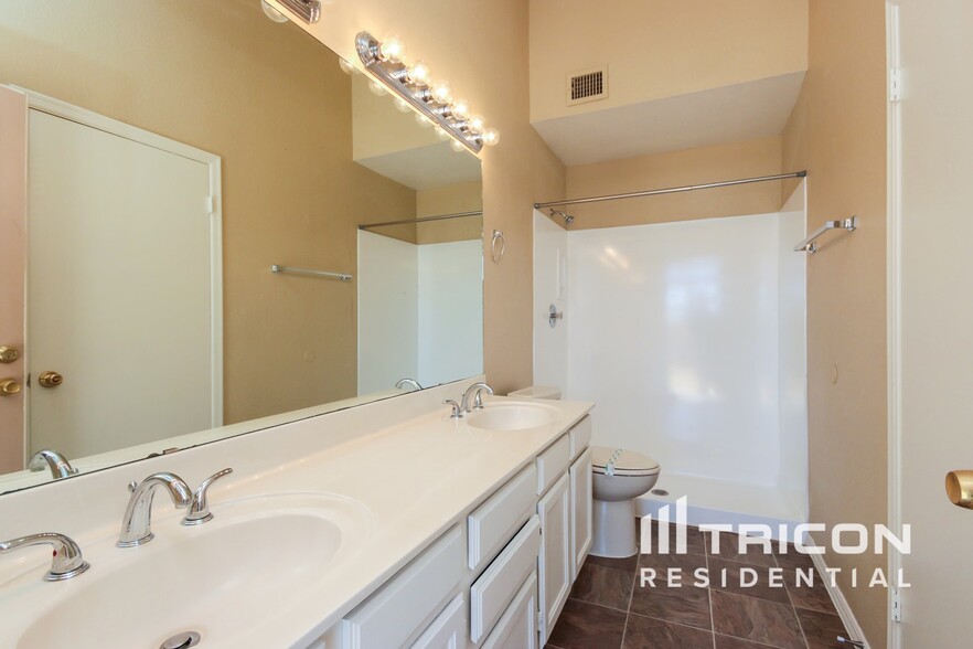 Building Photo - 1519 E Sequoia Dr