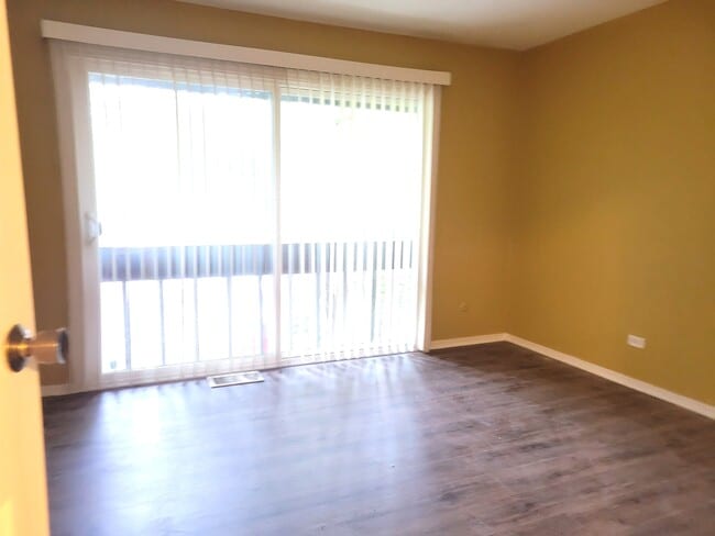 Building Photo - 5955 Meadow Dr